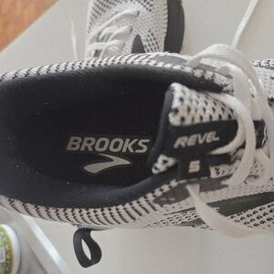 Brooks Revel 5